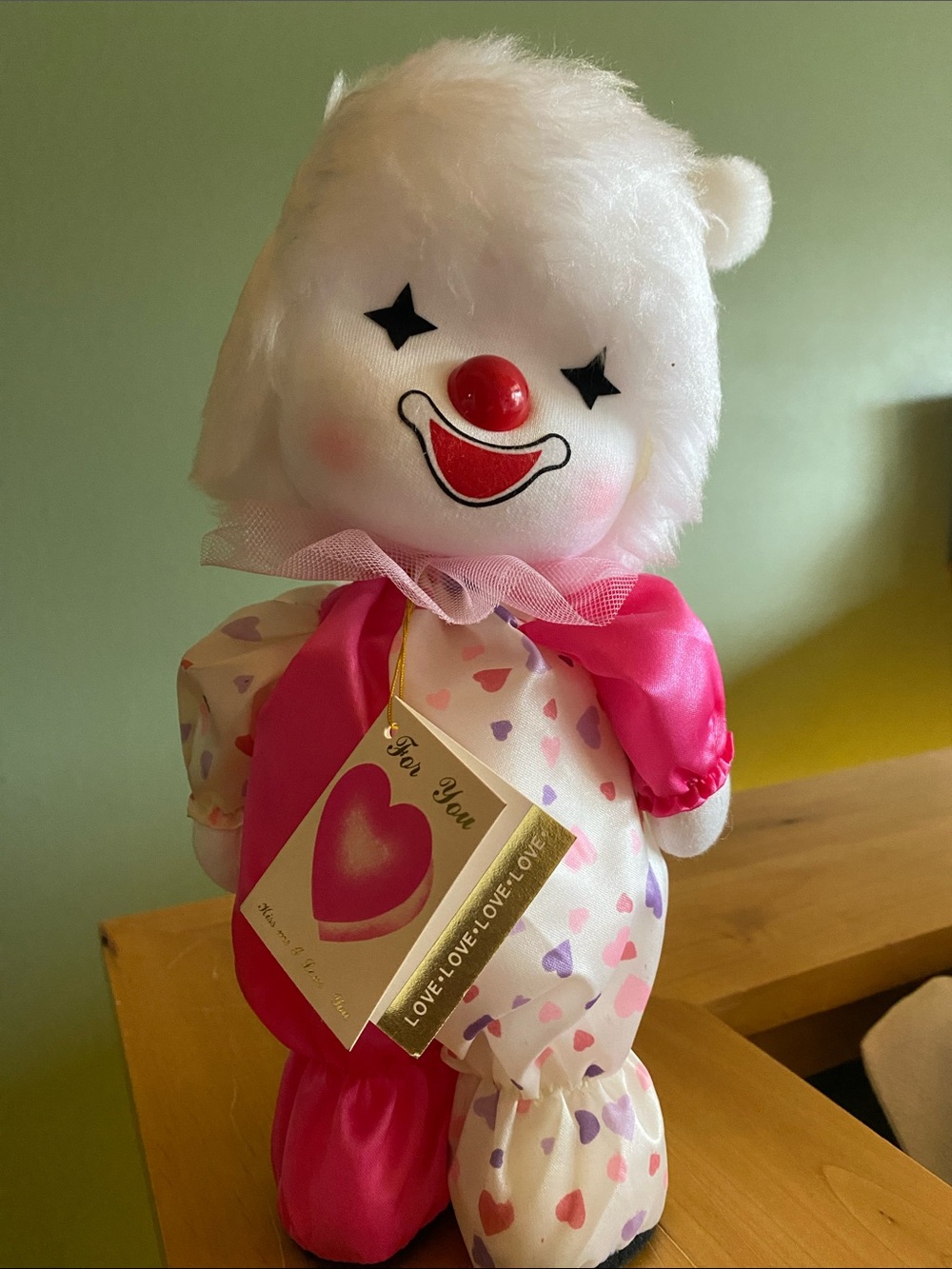 Poter.  Vintage. 1986.  Print Clown Plush Doll in White & Hot Pink.  Music box